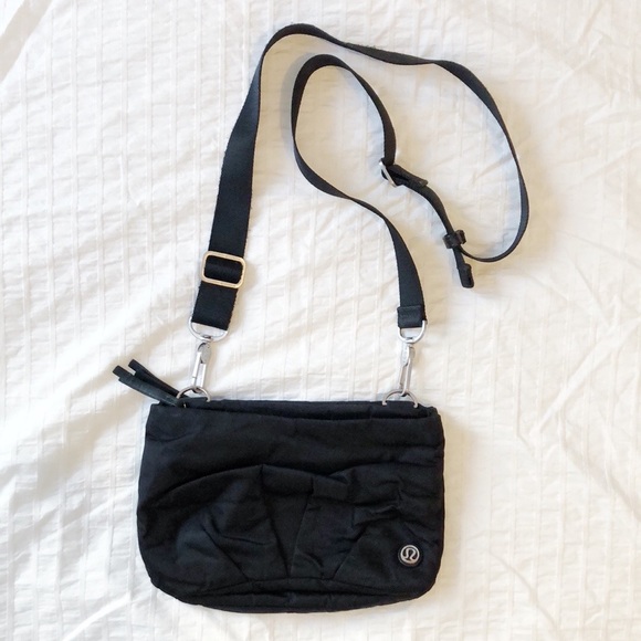 Lululemon Hip To Be Free Crossbody Bag Black - Picture 3 of 15